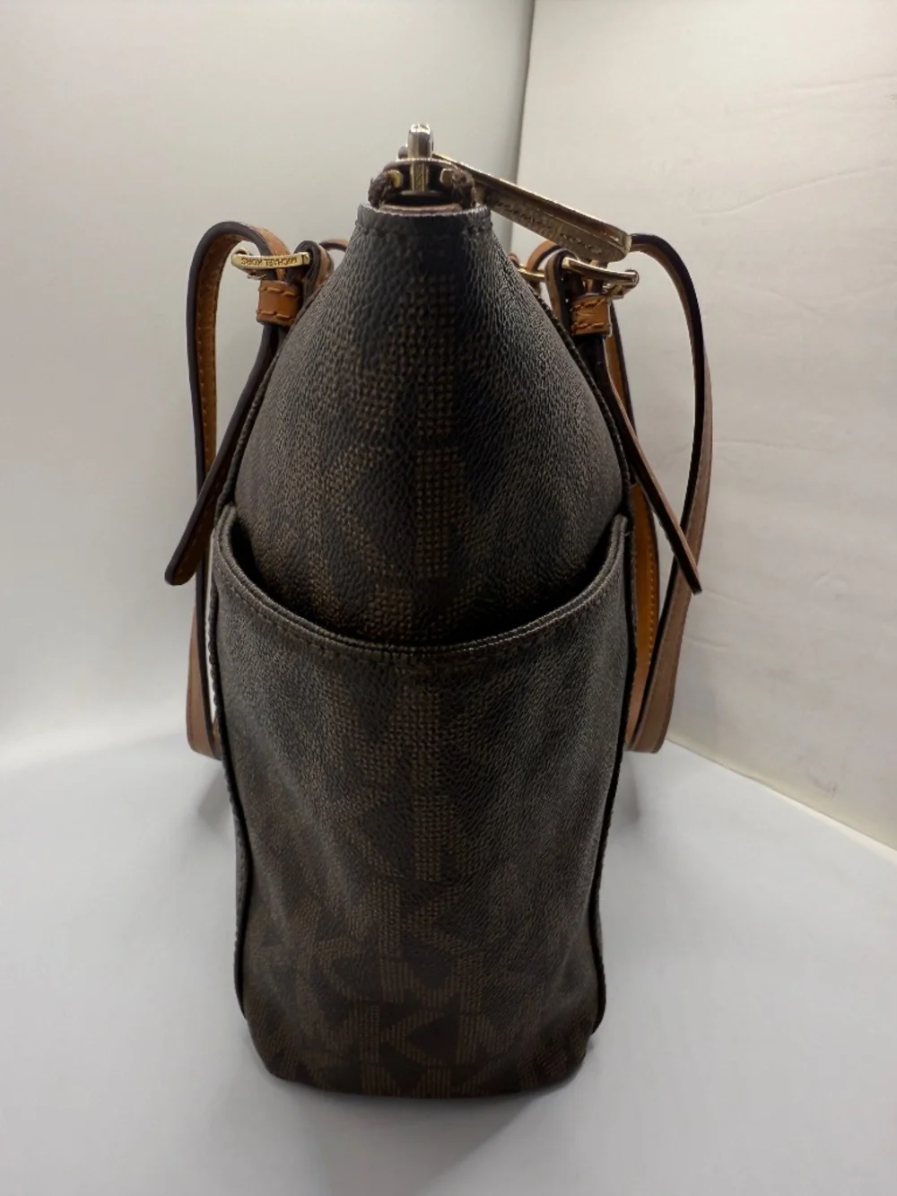 CHIC MICHAEL KORS BROWM MONOGRAM TOTE BAG! (W/MK FOB)